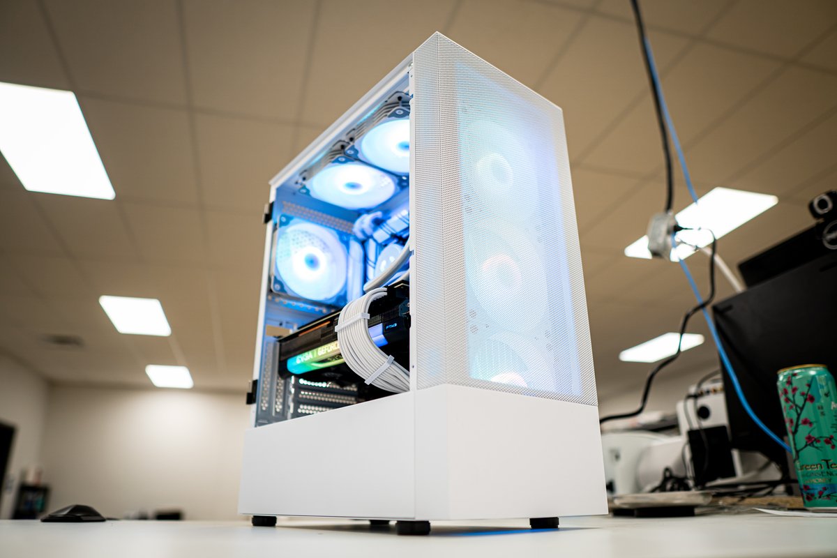 StinceBuilt's tweet image. Don't let this all white beauty deceive you.

The monstrous 5900x + RTX 3080 will crank out some serious frames. 🔥

Who's Next?! ✅
stincebuilt.com/lets-build

#StinceBuilt #CustomPCs