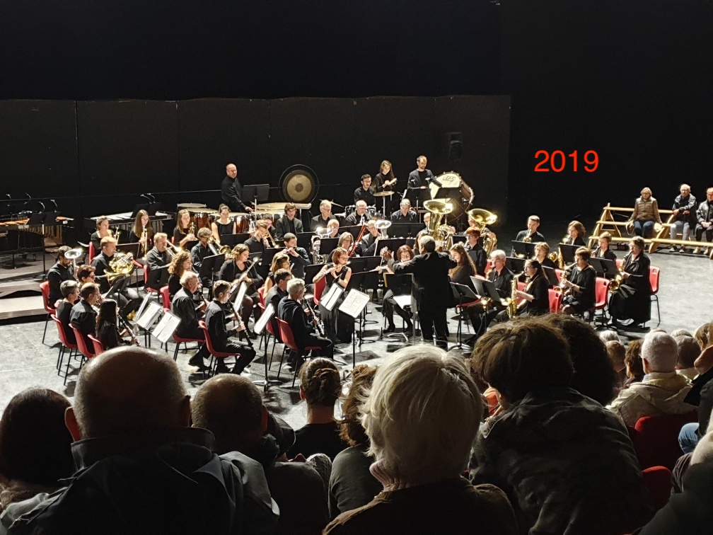 DenisBRoth's tweet photo. @FBercault @VilleLouverne @bruno_flechard @MichelNeveu6 @Laval_la_Ville 2 ans qu'on l'attendait ! 
Bravo @OHL53 et son chef C. Turcant. Et bravo à l'orchestre de Quelaines avec la cheffe D. Pannetier https://t.co/8n6i7HOsnr