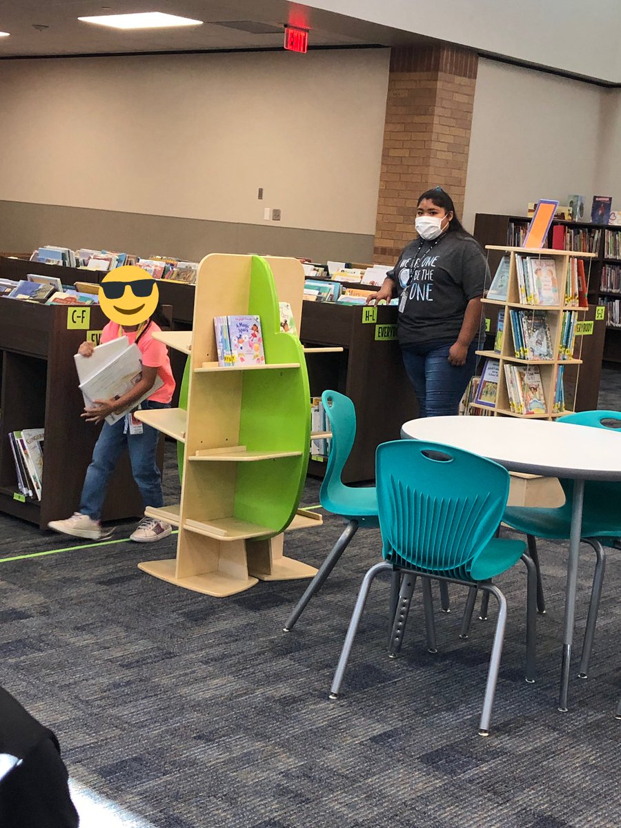 GinnyBoughter's tweet photo. Thankful for our @CyFallTeachPrep students who assist our 1st graders in the classroom and library❤️ @cfisdfiest @CyFairISD #cfisdspirit #FiestROAR #TweetAThanks https://t.co/TrXbxIErcZ