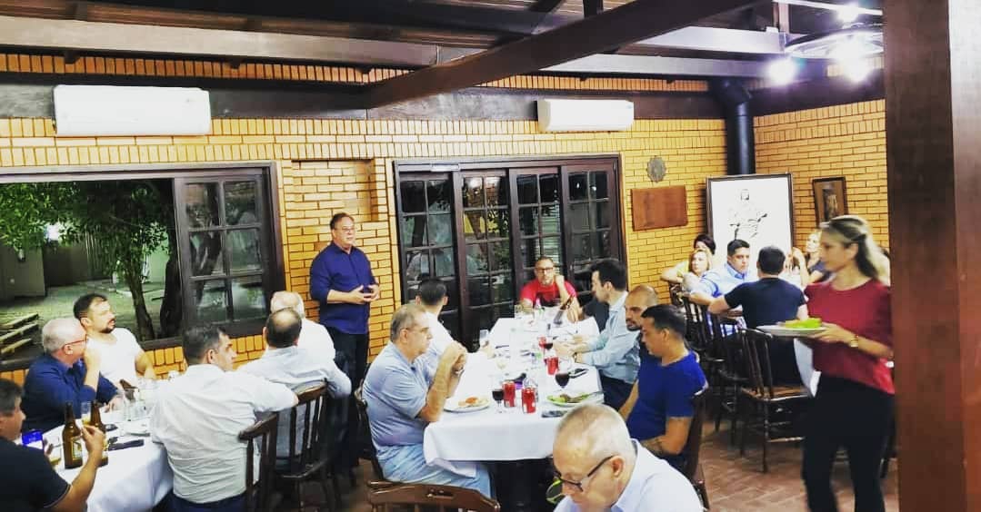 AsdepRs's tweet photo. Jantar com Associados da ASDEP debate temas importantes para a categoria. Leia mais em  https://t.co/X58ZwupdXH https://t.co/4nj4jQXRC0