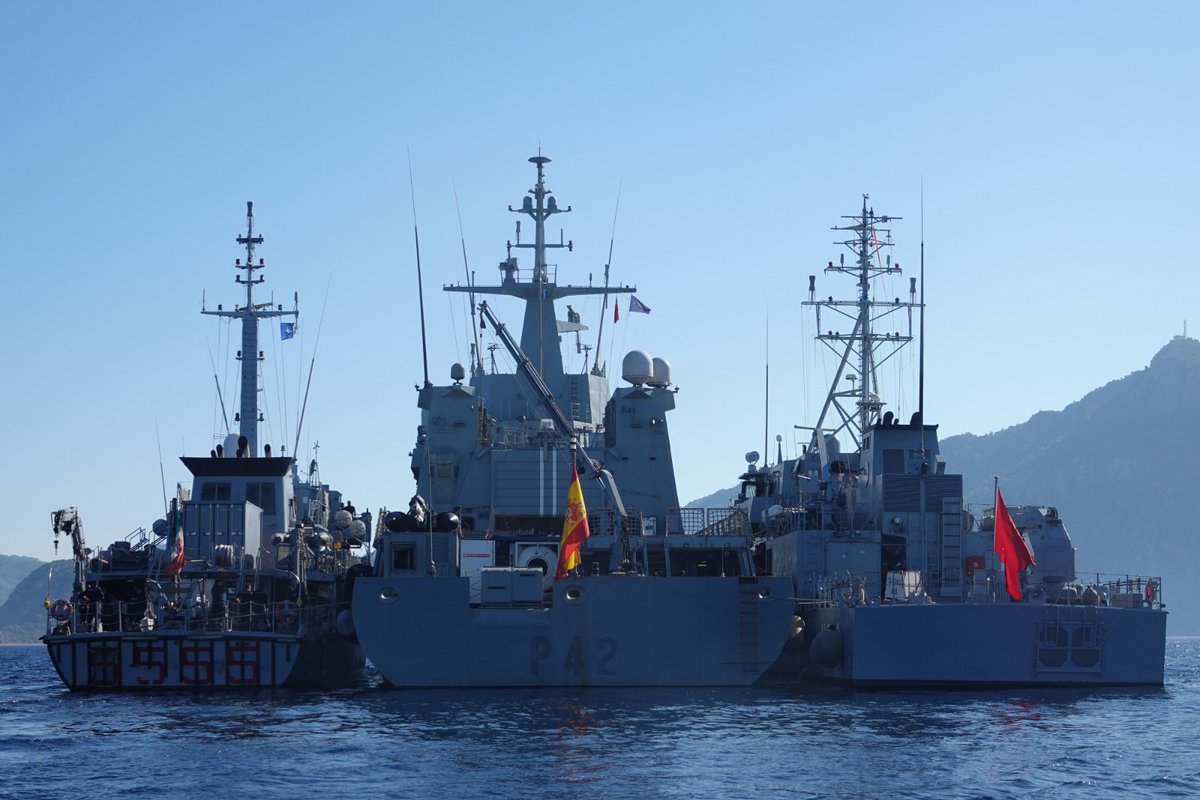EMADmde's tweet photo. El #BAMRayo ⚡ @Armada_esp 🇪🇸 se adiestra con un ejercicio de tiro antiaéreo sobre blanco remolcado mientras apoya a los cazaminas de la @COM_SNMCMG2 y aliados en el ejercicio #DoguAkdeniz21
#WeAreNATO
#StrongerTogether 
#MOPS https://t.co/nrXt48SANs