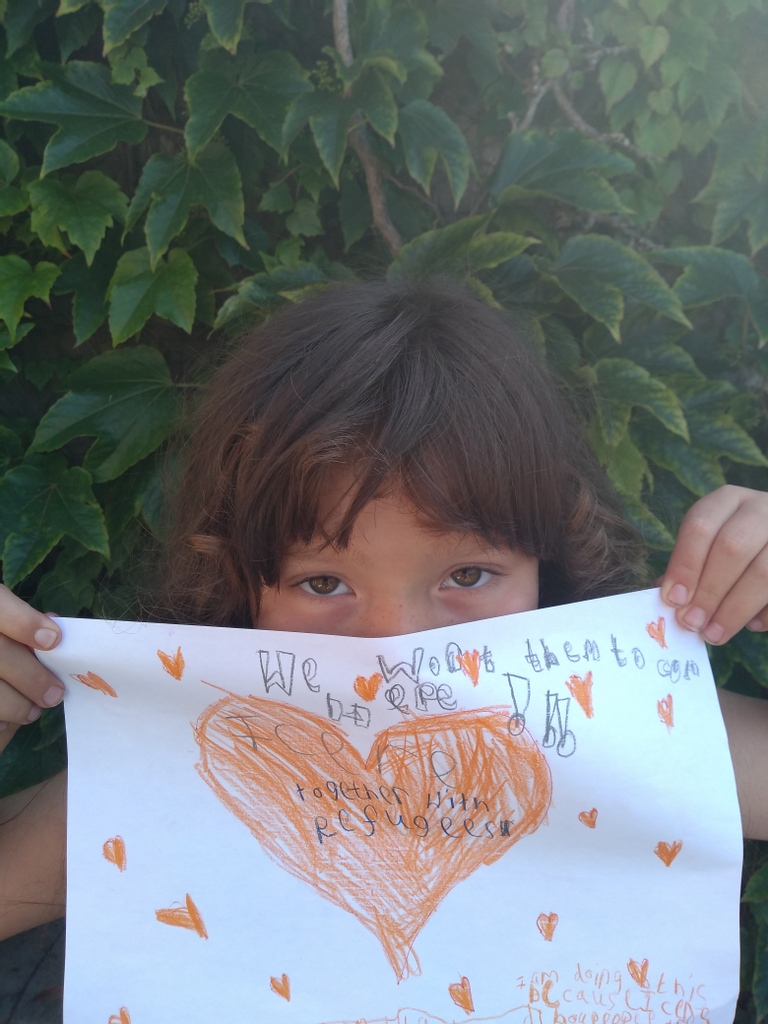 SwindonCoS's tweet photo. #SwindonHour @SwindonHour Join us & @create_studios to Show Your Heart! We have a big day of Welcome on the 25th Nov w/t schools & local busisnesses creating 🧡 w/t messages of welcome & sending in photos for a big display. Everyone can join in! https://t.co/eAO6Ct31xi https://t.co/a880x0eru1