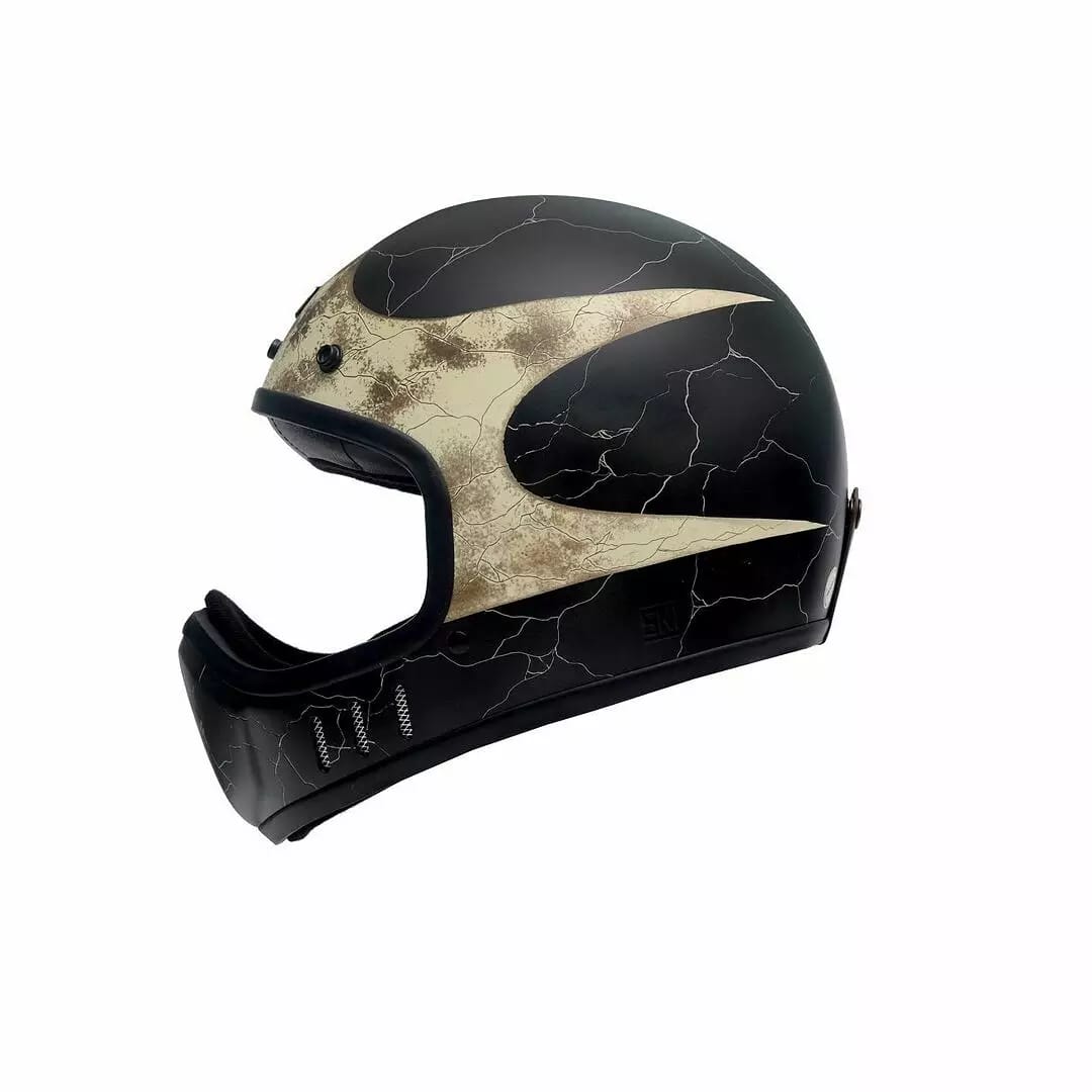 ab3nkz09's tweet photo. Limited edition Trooper-X9 helmet custom painting with crack motive. 

Contact our shopping assistant to make it one for you.
_
#bobbers #bobberporn #bobberheads #bobbersnchoppers #chopperlife #choppershit #chopperswapper #bratstyleindonesia #bratstylebobber #bratstyleitalia https://t.co/ypmjOrOOkN