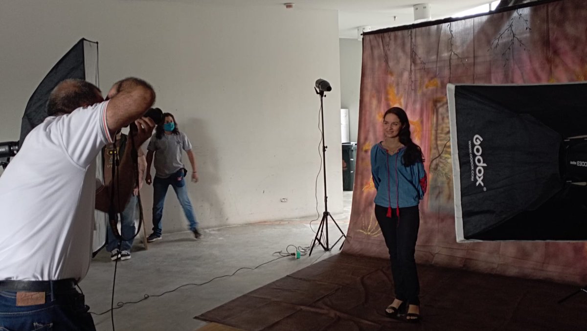 SENA_RValle's tweet photo. Seguimos con la agenda #EcoCrea Eje moda 🤩📸Desde @Bibliovalle, se lleva a cabo el taller de Fotografía y moda con el apoyo de instructores del CDTI,@perfilclasscali y @20nlabcreativo. https://t.co/YFx3LBvKmY