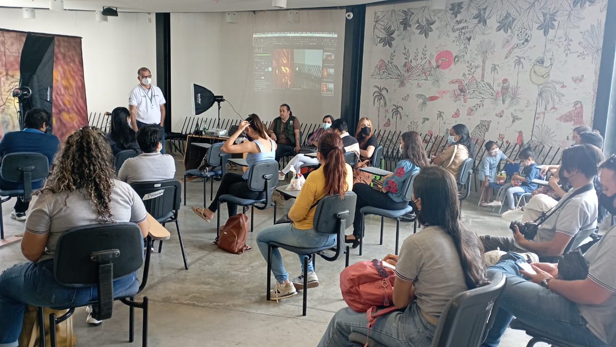 SENA_RValle's tweet photo. Seguimos con la agenda #EcoCrea Eje moda 🤩📸Desde @Bibliovalle, se lleva a cabo el taller de Fotografía y moda con el apoyo de instructores del CDTI,@perfilclasscali y @20nlabcreativo. https://t.co/YFx3LBvKmY