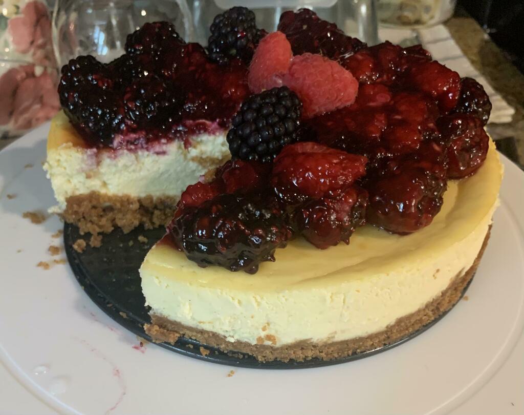 foodietechlab's tweet photo. [Homemade] Mixed berry cheesecake #viral #trending #foodie #foodblogger #foodphotography #ff #tbt #ico https://t.co/CBckazxezO