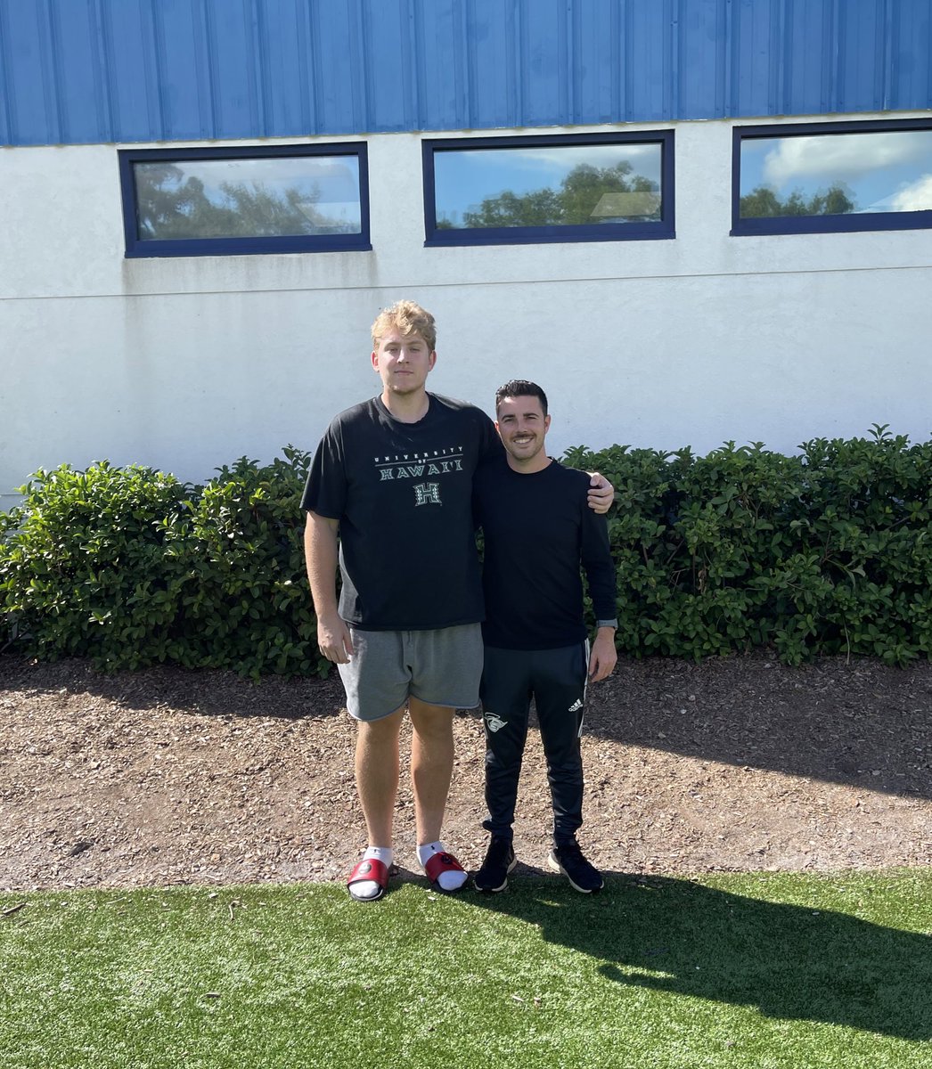 🚨Senior Spotlight
👉🏼 2022 OG Pierce Murphy <a href="/PierceMurphy8/">Pierce Murphy</a> 
📐 6-5 300
⚔️ Long, Versatile, Hard working!
📽 hudl.com/v/2GLXR2