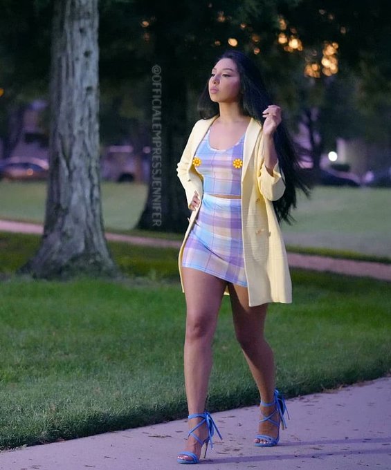 Walking into the weekend like 👑 https://t.co/2J2cmUFR4G