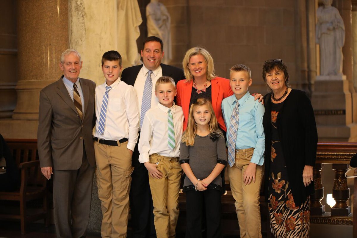 jbcleadership's tweet photo. So grateful for all of our veterans today (and every day) whose sacrifices have made it possible for us to live in this great country. And I'm especially grateful for two of my most favorite veterans, my Mom and Dad--Dr. David and Joanie Crane. https://t.co/VvSUMkORBk