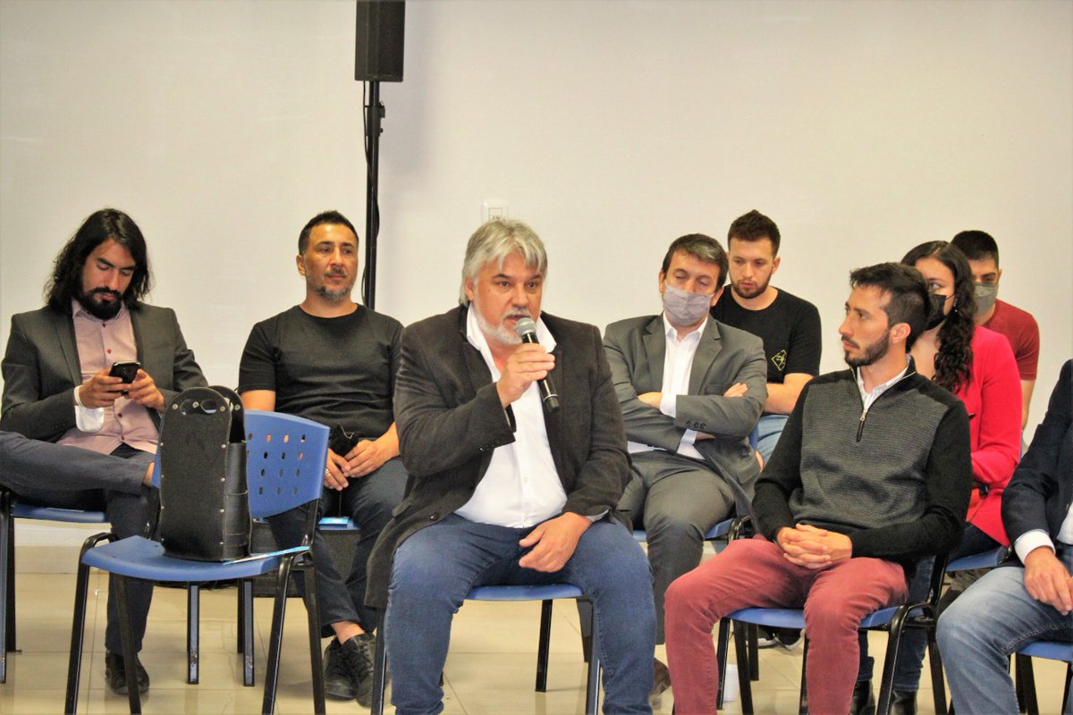 DanielMoreiraOK's tweet photo. Participamos de la presentación de las líneas de crédito para la producción que se llevó a cabo en el Parque Industrial de Lanús Este, en el marco de la #EstrategiaProductivaFederal junto a empresarios pymes, a los candidatos del FdT y al ministro de Producción @KulfasM. https://t.co/XPBlCk7Dbm