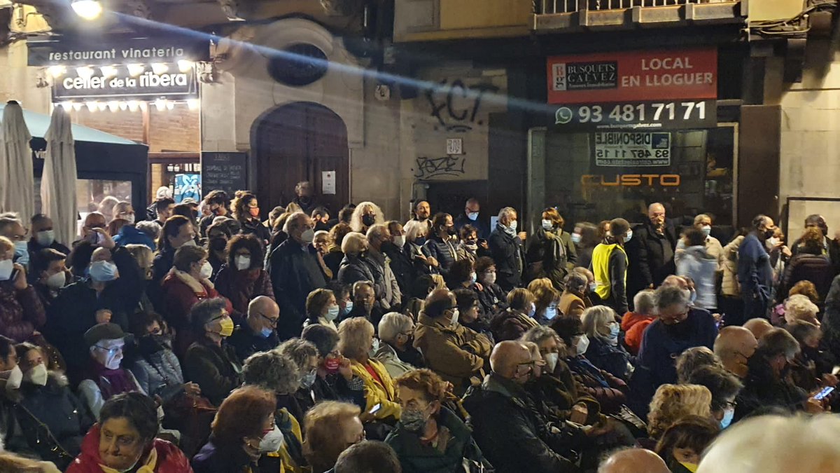 JXCat_Economia's tweet photo. Tant lluny i ara un xic més aprop. Per fi, inauguració de la Oficina dels nostres europarlamentaris a Barcelona. #ComUnOu #fentfeina https://t.co/Mj3U6FLosy