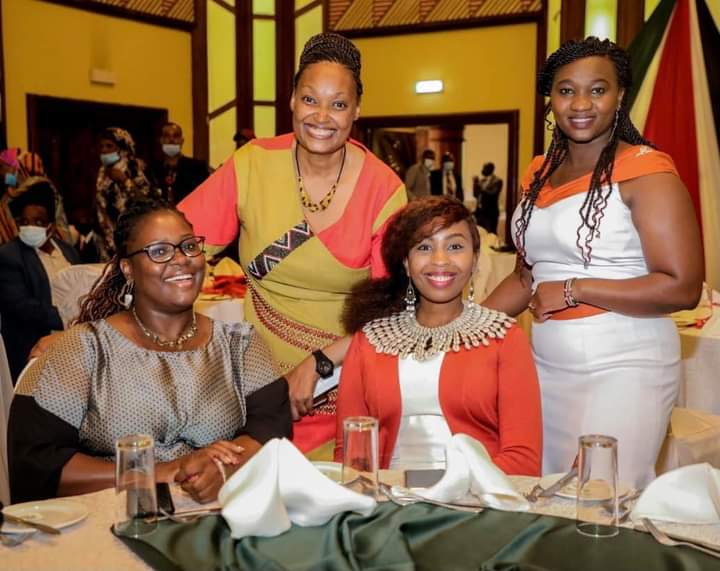 RachelRkamweru's tweet photo. #MKF Meets #UPYA
Stronger Together @BaloziYatani @Hon_FatumaGedi https://t.co/MwTByguqha