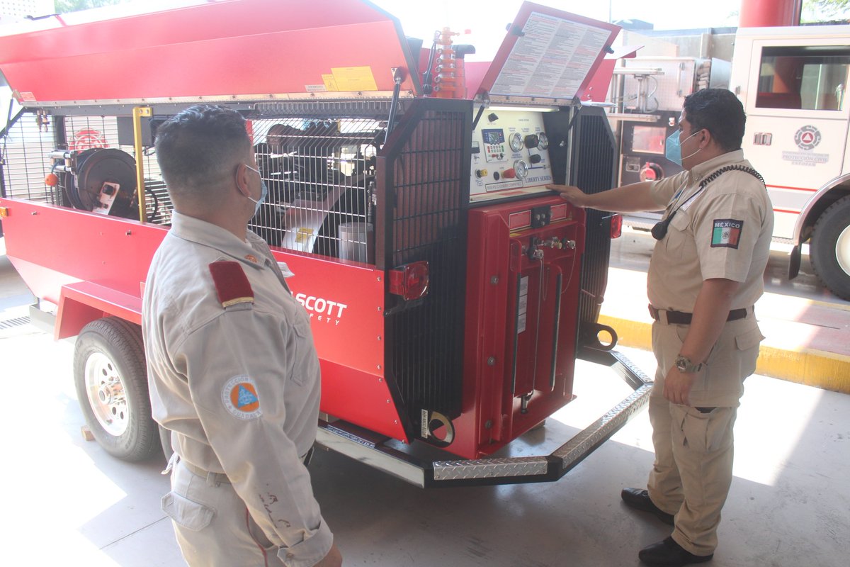 UMPCyBZ's tweet photo. #Entérate

Brindamos apoyo a @PCYBOMGDL para el llenado de Equipos de Respiración Autónoma #ERA en nuestra base central.

El #ERA debe utilizarse en incendios estructurales, ya que la atmósfera al interior puede estar contaminada y/o la temperatura del aire https://t.co/o6vAfV3P2v