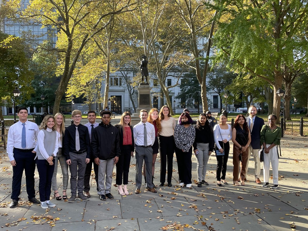 Wildwood_Sports's tweet photo. Photos from the trip to Philadelphia to visit alumnus Rob Morier. The students took a tour at Independence Hall. The students went to visit a company Rob works with named Dakota. Dakota  had over a dozen employees speak about college, internships, career options and life lessons. https://t.co/VP84p47dms