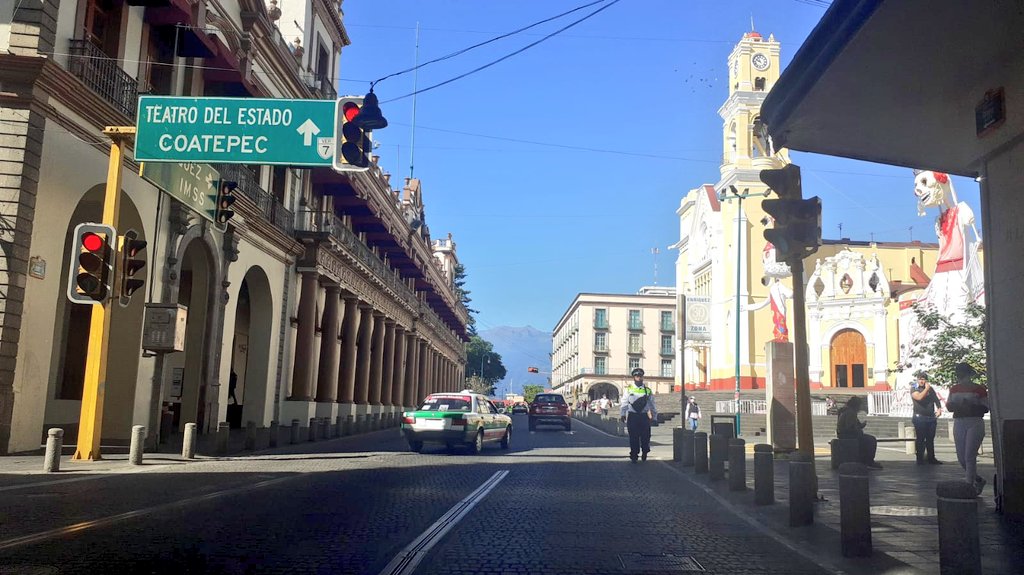 b_montano8's tweet photo. #PronósticoDelTiempo #Xalapa 
11/11/2021 
13:30 Ambiente caluroso, se registra una temperatura de 25.9°C🥵.

Para hoy habrá baja probabilidad de lluvia durante la tarde⛅, sólo algunas lloviznas aisladas por la noche. 

☀️Mañana se prevén condiciones similares, caluroso☀️. https://t.co/ubBge96S2B