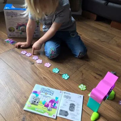 BreastestNews's tweet image. The lovely @LRUK have tons of educational toys to keep the kids busy including this cute Coding Critters Scamper & Sneaker! buff.ly/2KU3R3j #learningresources #codingcritters #educational #educationaltoys #coding #codingtoys #codingtime #learningthroughplay #learning