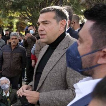Όταν ήμουν πιτσιρικάς, είχαμε τον Χάρυ Κλυν που έκανε τον Ανδρέα σε κάτι σατιρικές κασέτες που κυκλοφορούσαν εκείνα τα χρόνια και γελούσαμε. Τώρα έχει αναλάβει άλλος.