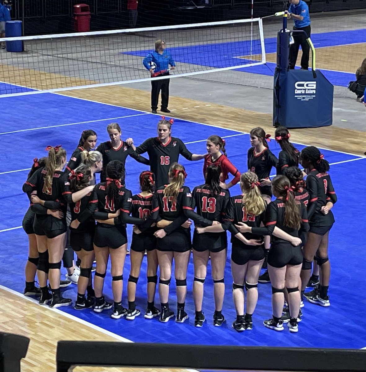 fhsvball3's tweet photo. @fhsvball3 ❤️🐾🖤🏐
FHS SET 1: 18-25 Dominican take that set. I feel a come back. https://t.co/XFfB6jF7Jr