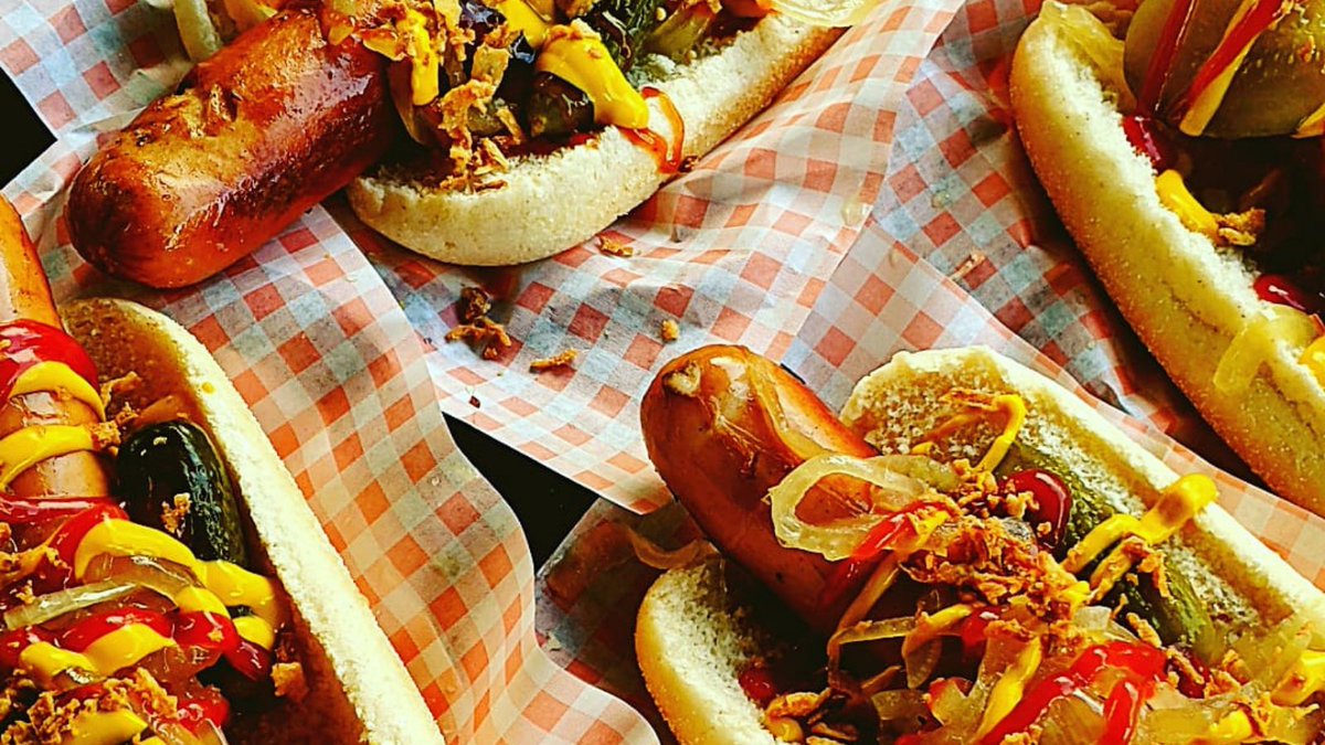 tpcsnorkers's tweet image. We are with the team at @twoleftfeettap from 5:30 pm tomorrow night. Loads of sausage, beer, and cider combos to try. 😋