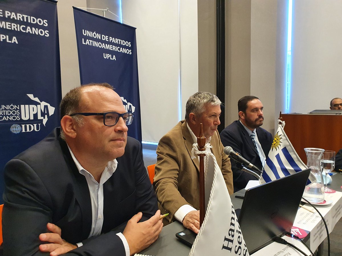JulianObiglio's tweet photo. En el encuentro de think tanks de @Red_UPLA que estamos realizando en #Uruguay dedicamos la tarde a trabajar sobre las cadenas de abasticimiento de alimentos en la post pandemia ¡Gracias @ignacio_buffa @rickynegri @GuigouMarcos @redonoso por sus exposiciones! 🇺🇾🌎👍🏻 https://t.co/wOH14Yr5Iv
