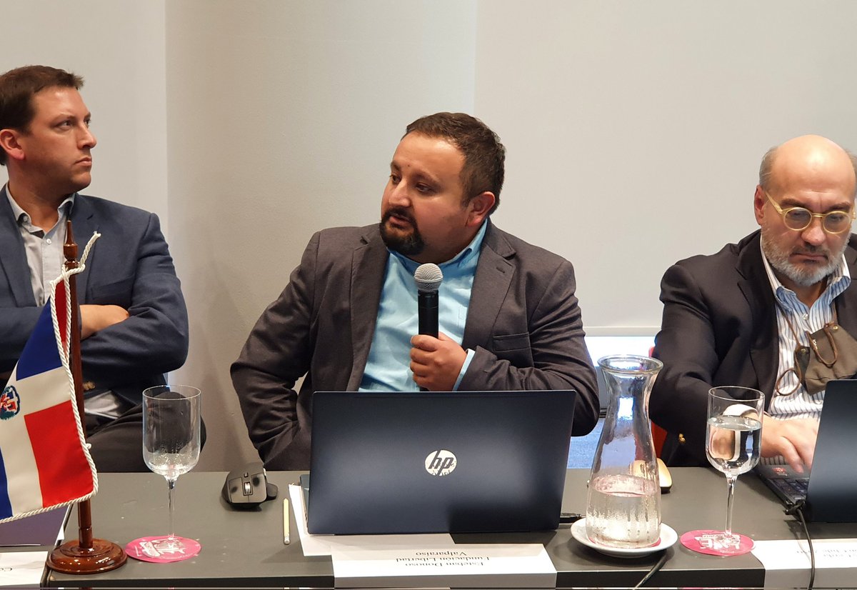JulianObiglio's tweet photo. En el encuentro de think tanks de @Red_UPLA que estamos realizando en #Uruguay dedicamos la tarde a trabajar sobre las cadenas de abasticimiento de alimentos en la post pandemia ¡Gracias @ignacio_buffa @rickynegri @GuigouMarcos @redonoso por sus exposiciones! 🇺🇾🌎👍🏻 https://t.co/wOH14Yr5Iv