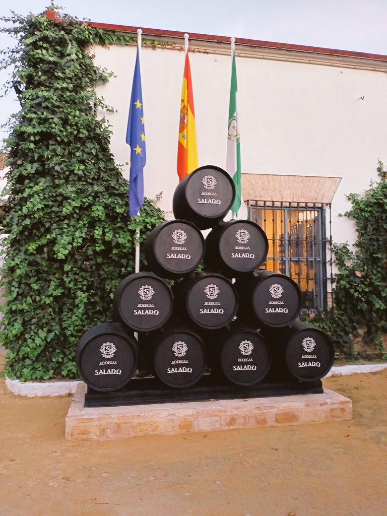 Qué maravilla de día #Umbrete❤️ acogiendo la visita de #AunahoradeSevilla disfrutando de la cultura gastronómica y mostrando todo el potencial de nuestro sector empresarial  #emprendemos #FiestaMostoyAceitunaUmbrete te esperamos ‼️<a href="/RedGuadalinfo/">Vuela Guadalinfo</a> <a href="/AytoUmbrete/">Ayto. Umbrete</a>
