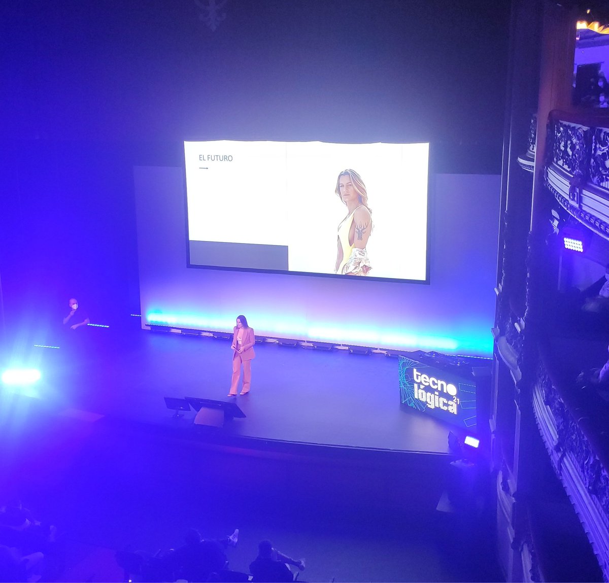 aitorhdez_'s tweet photo. El futuro del #Sportech pasa por convertir el entrenamiento en entretenimiento. Vivimos en un mundo tecnológico, cualquier negocio que no se digitalice está destinado al fracaso. Estas son las dos grandes reflexiones de @vikikacosta en #TecnológicaSC #MarketingDigital #LateFight https://t.co/vwRf0m7nD9