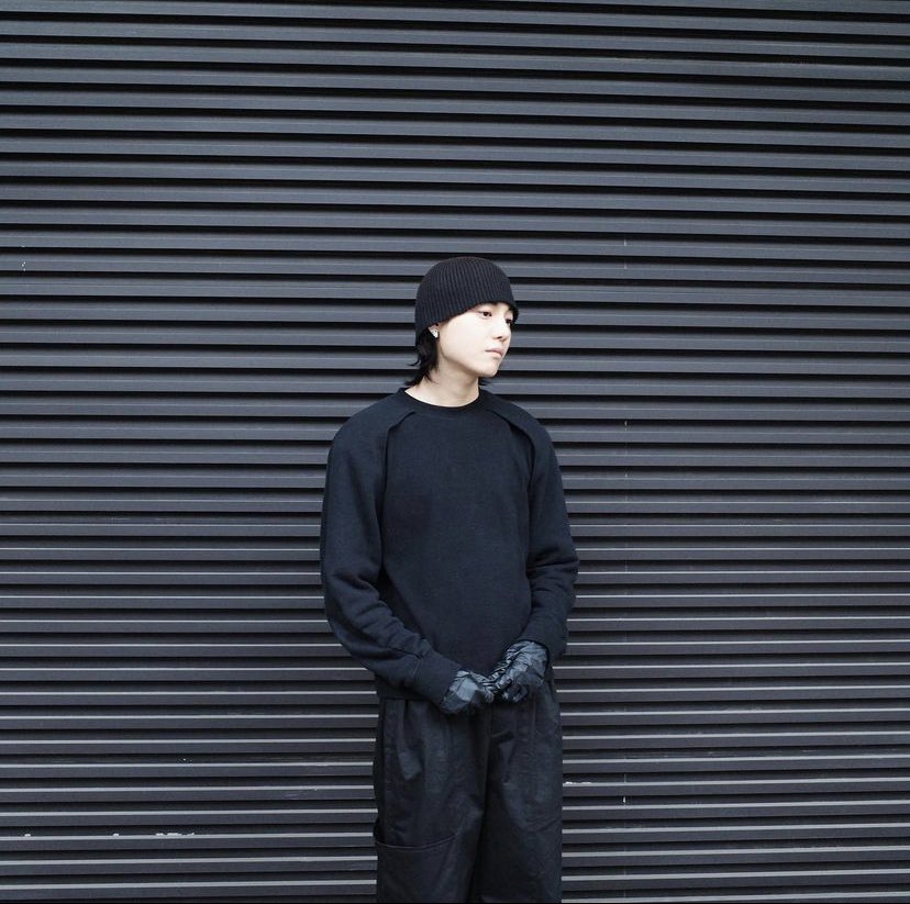 211111 || adeam iG Post

“Jaewon wears #ADEAM Yoyogi Sweatshirt and Shibuya Pant from the #ICHI collection”