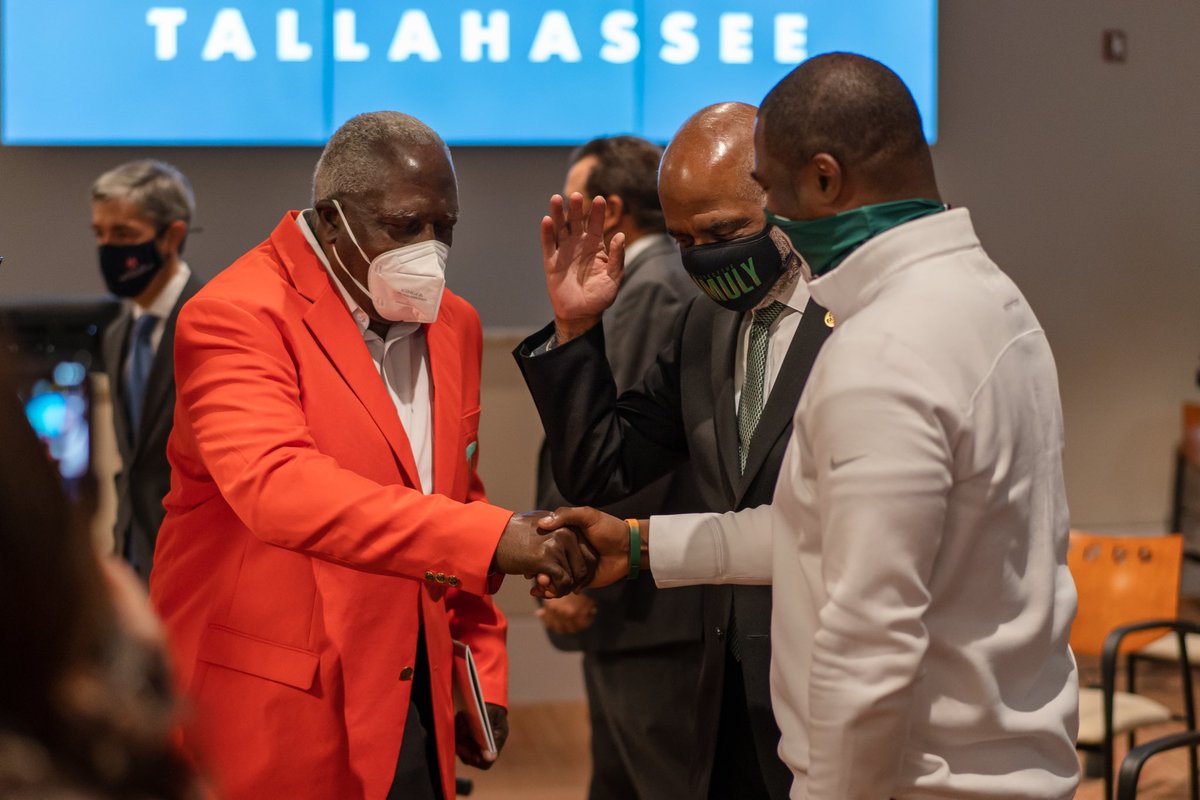 FAMU_FB's tweet photo. The legendary Rudy Hubbard received a key to the city of Tallahassee yesterday.

Hubbard is the ONLY coach to coach an HBCU to an FCS National Championship. 

@HCWillieSimmons is ready to become the second this year.

#FAMU | #Rattlers | #LeaveNoDoubt | @NCAA_FCS https://t.co/PsE5GSYXJz