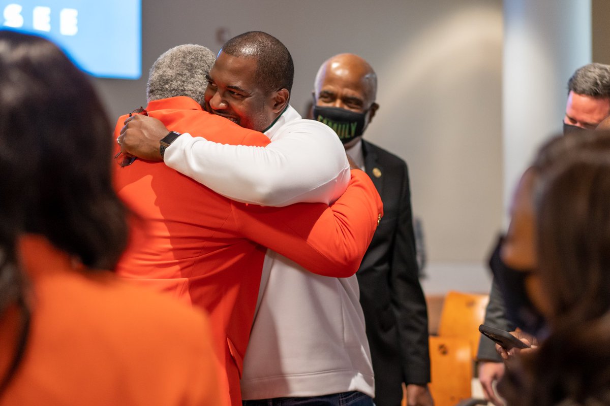 FAMU_FB's tweet photo. The legendary Rudy Hubbard received a key to the city of Tallahassee yesterday.

Hubbard is the ONLY coach to coach an HBCU to an FCS National Championship. 

@HCWillieSimmons is ready to become the second this year.

#FAMU | #Rattlers | #LeaveNoDoubt | @NCAA_FCS https://t.co/PsE5GSYXJz