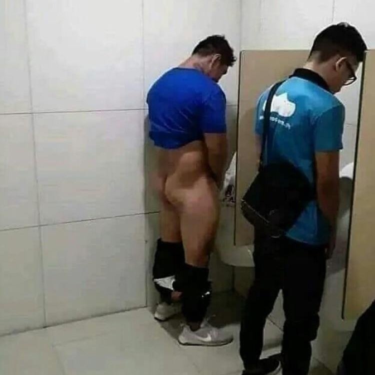 PerryALPHA's tweet photo. Just let this veteran cut me in line for the urinal. Least I could do today. https://t.co/vy2kgwU5jg