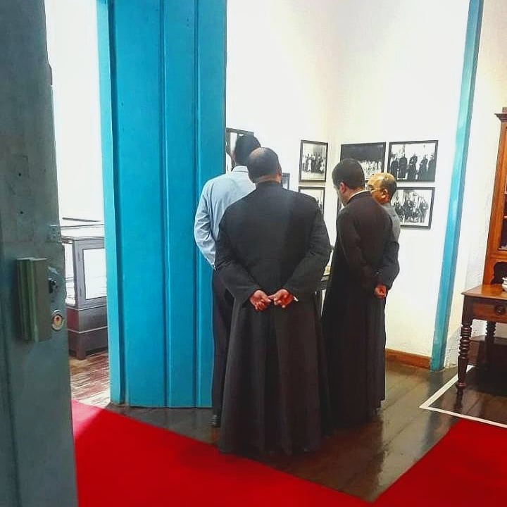 artesacramt's tweet photo. E no #TBT de hoje, relembramos a visita dos Seminaristas do Seminário Cristo Rei, de Várzea Grande, em 20/01/2020, no período pré pandemia. 
O Museu de Arte Sacra de Mato Grosso agradece a preferência e pedimos que retornem sempre.

#tbt #visiteomuseu #Repost #artesacra #masmt https://t.co/AtXSTH4rWh