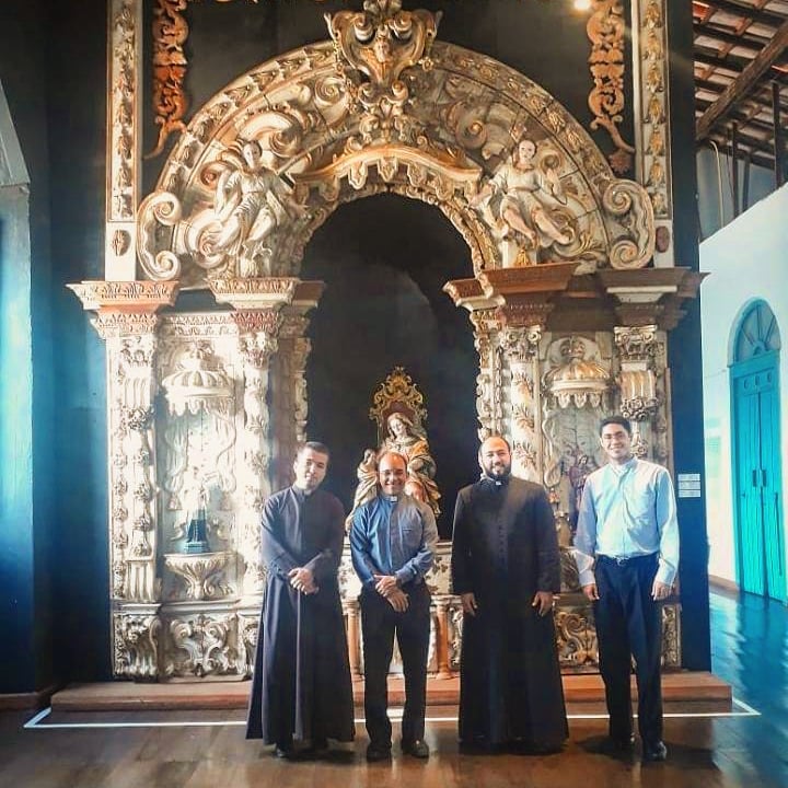 artesacramt's tweet photo. E no #TBT de hoje, relembramos a visita dos Seminaristas do Seminário Cristo Rei, de Várzea Grande, em 20/01/2020, no período pré pandemia. 
O Museu de Arte Sacra de Mato Grosso agradece a preferência e pedimos que retornem sempre.

#tbt #visiteomuseu #Repost #artesacra #masmt https://t.co/AtXSTH4rWh