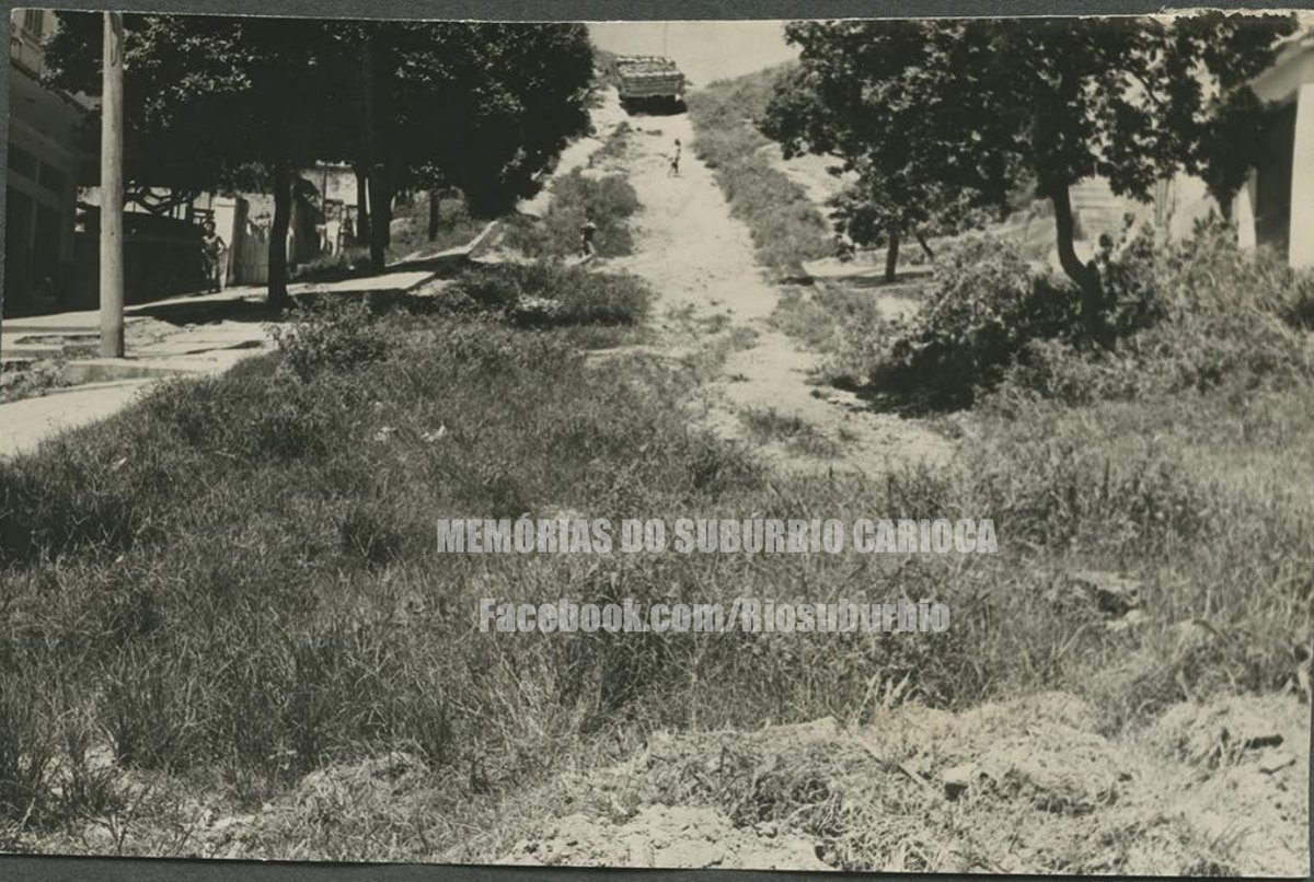 RioSuburbio's tweet photo. Olaria - 1963
Assim era a Rua Gomensoro, em Olaria, no ano de 1963.
Acervo: @ArquivoBrasil
Curta: @RioSuburbio
#Rio #Olaria #SuburbioCarioca #memoriasdosuburbio @ORioAntigo #ZonaNorte #orioantigo #Ladeira #Riosuburbio https://t.co/io2pk10uQy