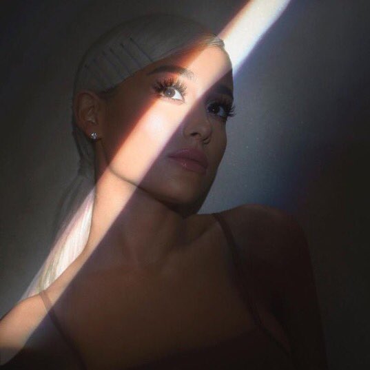 goodniqth's tweet photo. @rembeauty @ArianaGrande the sweetener reference i’m crying 🥲 https://t.co/iv4RLE6HAB