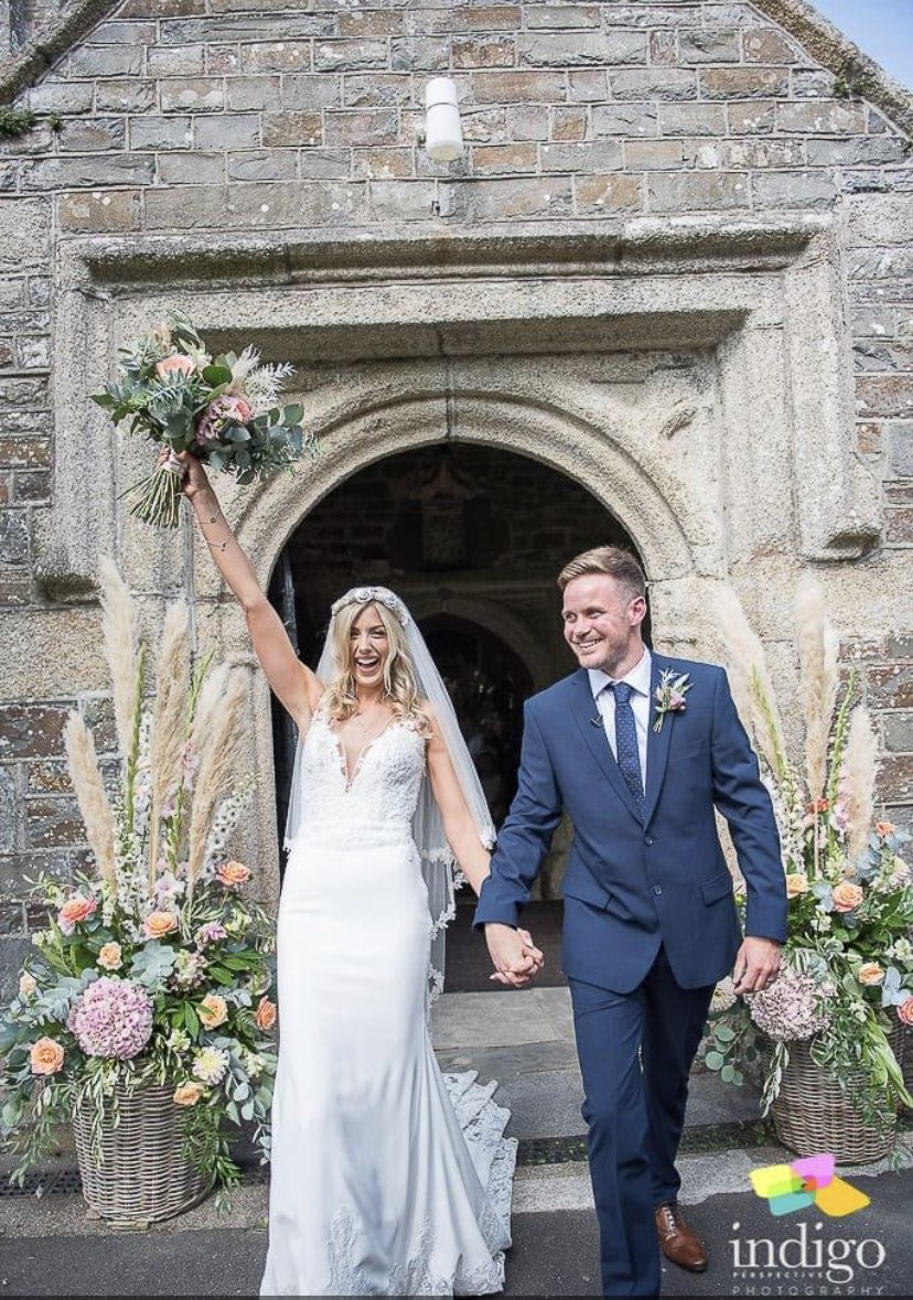 Oaktreecatering's tweet photo. Excited to bring you this blog on a great wedding at Bude, for Sophie+Tom. This one was postponed from 2020 and with much excitement this day did not disappoint. To read more click on the following link  https://t.co/qVYh2rNguF 
#wedding #weddingcaterers #bohowedding #caterers https://t.co/SqKN523Gvq
