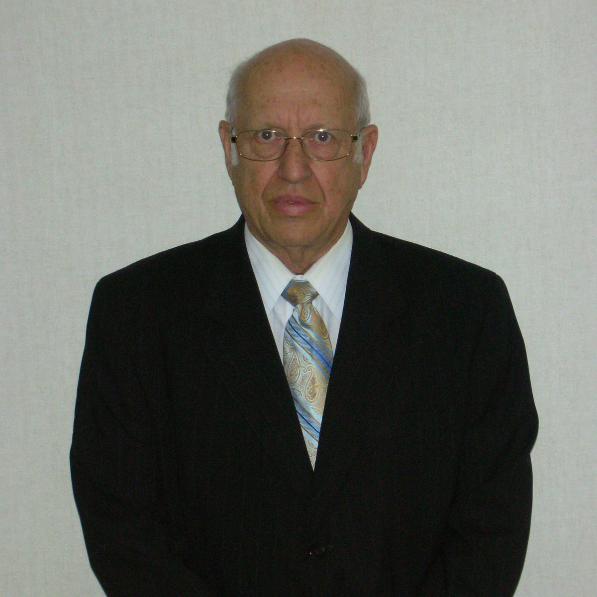 As a #veteran, I appreciate KCU’s history of ties to U.S. military services. In fact, #KCUalum Dr. Harry Walter was the 1st #osteopathic physician to serve in the <a href="/usairforce/">U.S. Air Force</a>'s Med. Corps.
Today, let us honor those committed to protecting our nation’s freedoms.
#VeteransDay