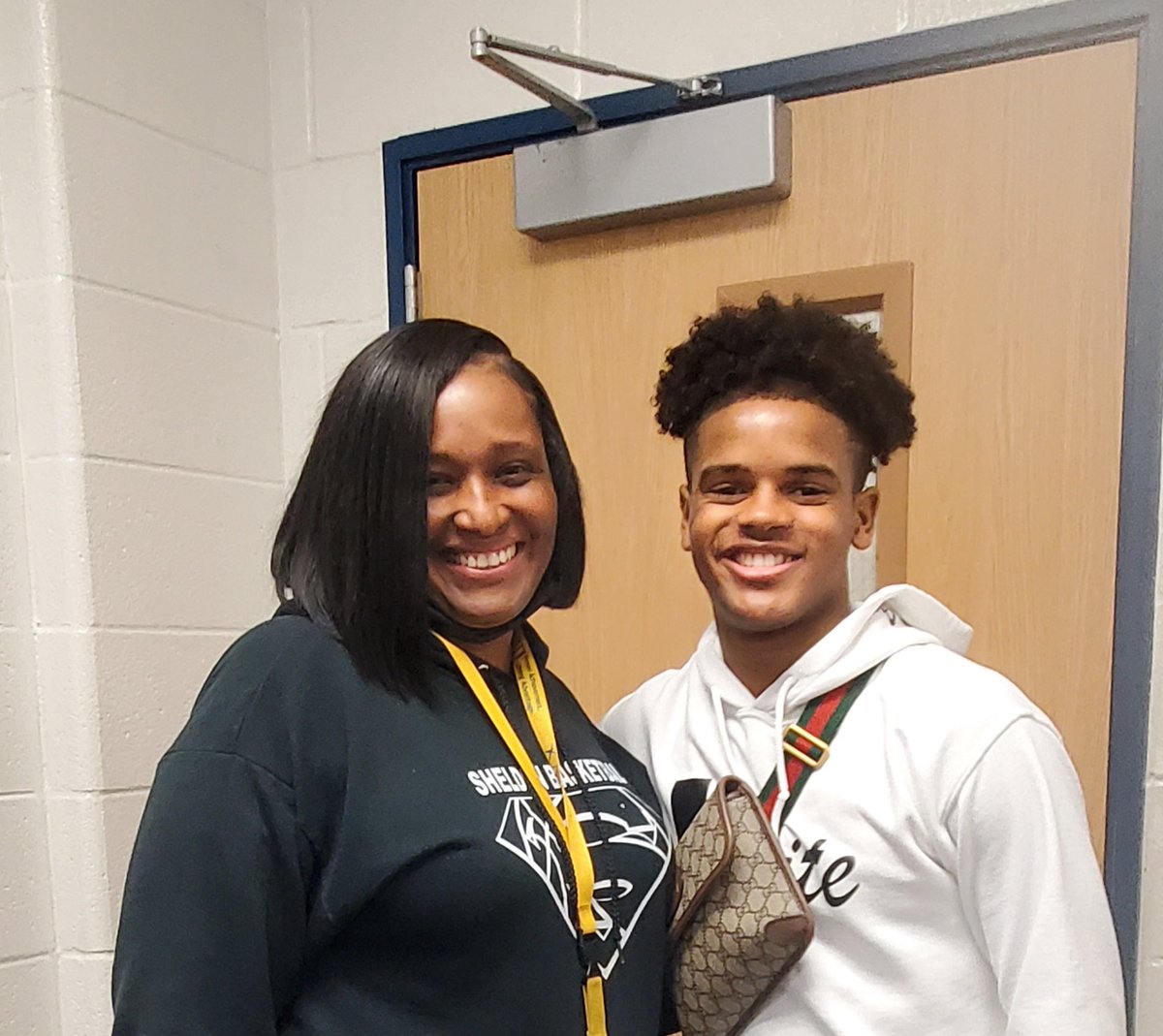 KMSAVID's tweet photo. When your middle school student grows up and becomes the Gold Power Ranger Aiyon! Thanks Jordon Fite for being our AVID guest speaker today! @jtfite_ 
@KMS_Panthers @SheldonISD @AVID4College @Sheldon4AVID https://t.co/YjDq7gqemV