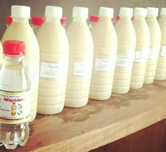 ShikirizaB's tweet photo. Inyama bita "#Tofu" n'amata bihinguwe hokoreshejwe i #Soja.
Izo nyama n'amata bikaba ubu bihingurirwa aha i #Burundi n'urwaruka rurongowe na #Ntakarutimana_Emery. Ibiciro ntibivuna.
Mubikeneye shika aho bakorera #Rohero I canke mwakure 79 459 633
Soma aha https://t.co/1Fnv7N9vyu https://t.co/P7zYstKT0M