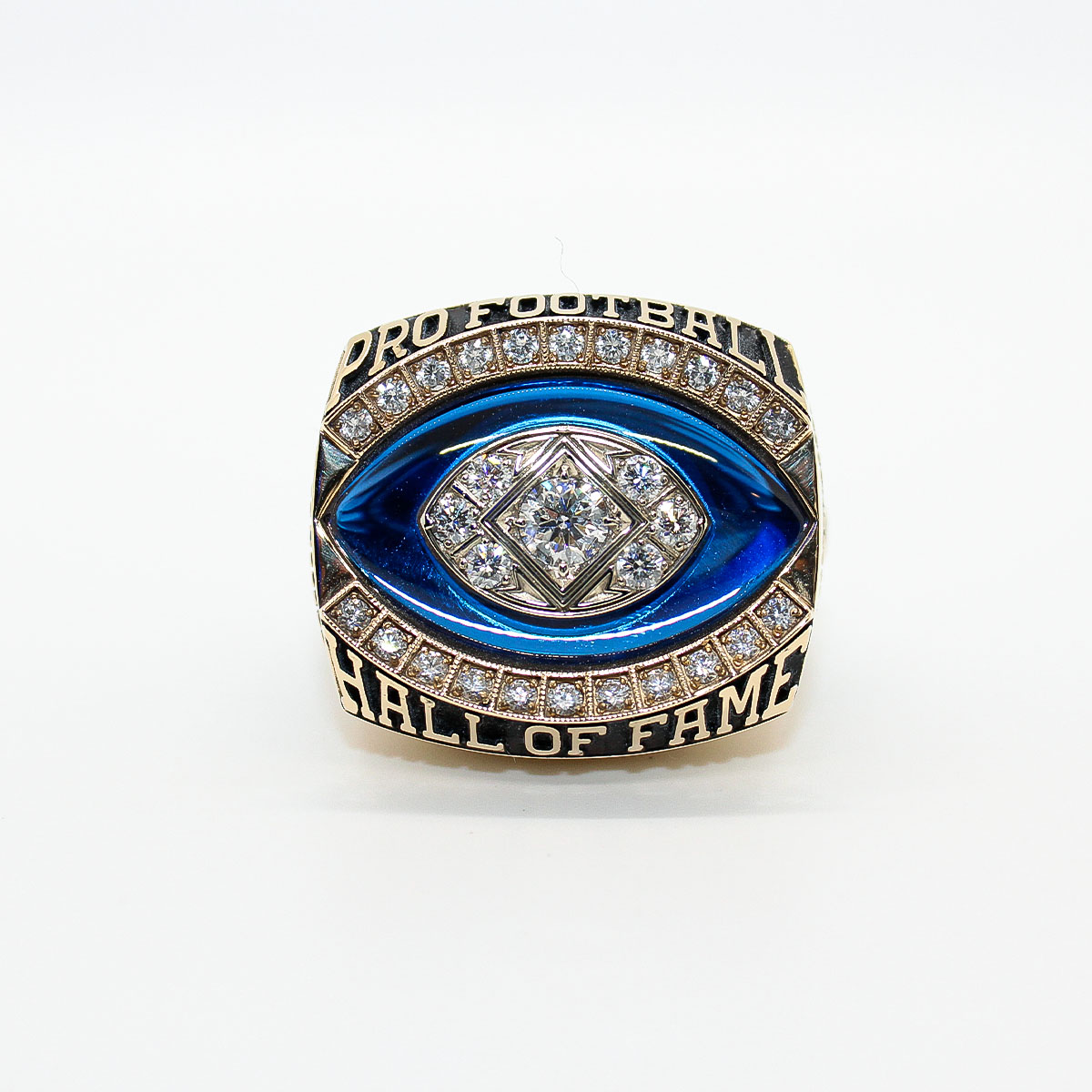 Raiders's tweet photo. A perfect accessory to the ascot💍

@CharlesWoodson will be presented with his Ring of Excellence on Sunday ✨ (via @ProFootballHOF) https://t.co/fSsaIrld2N