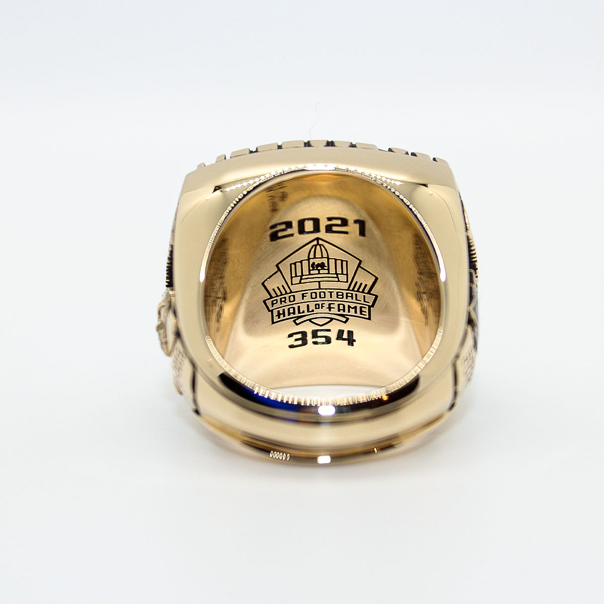 Raiders's tweet photo. A perfect accessory to the ascot💍

@CharlesWoodson will be presented with his Ring of Excellence on Sunday ✨ (via @ProFootballHOF) https://t.co/fSsaIrld2N