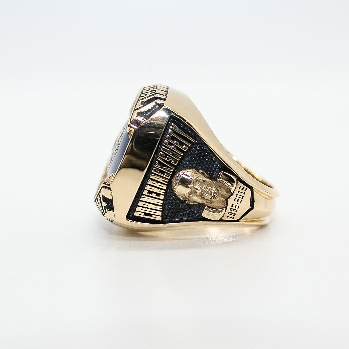 Raiders's tweet photo. A perfect accessory to the ascot💍

@CharlesWoodson will be presented with his Ring of Excellence on Sunday ✨ (via @ProFootballHOF) https://t.co/fSsaIrld2N