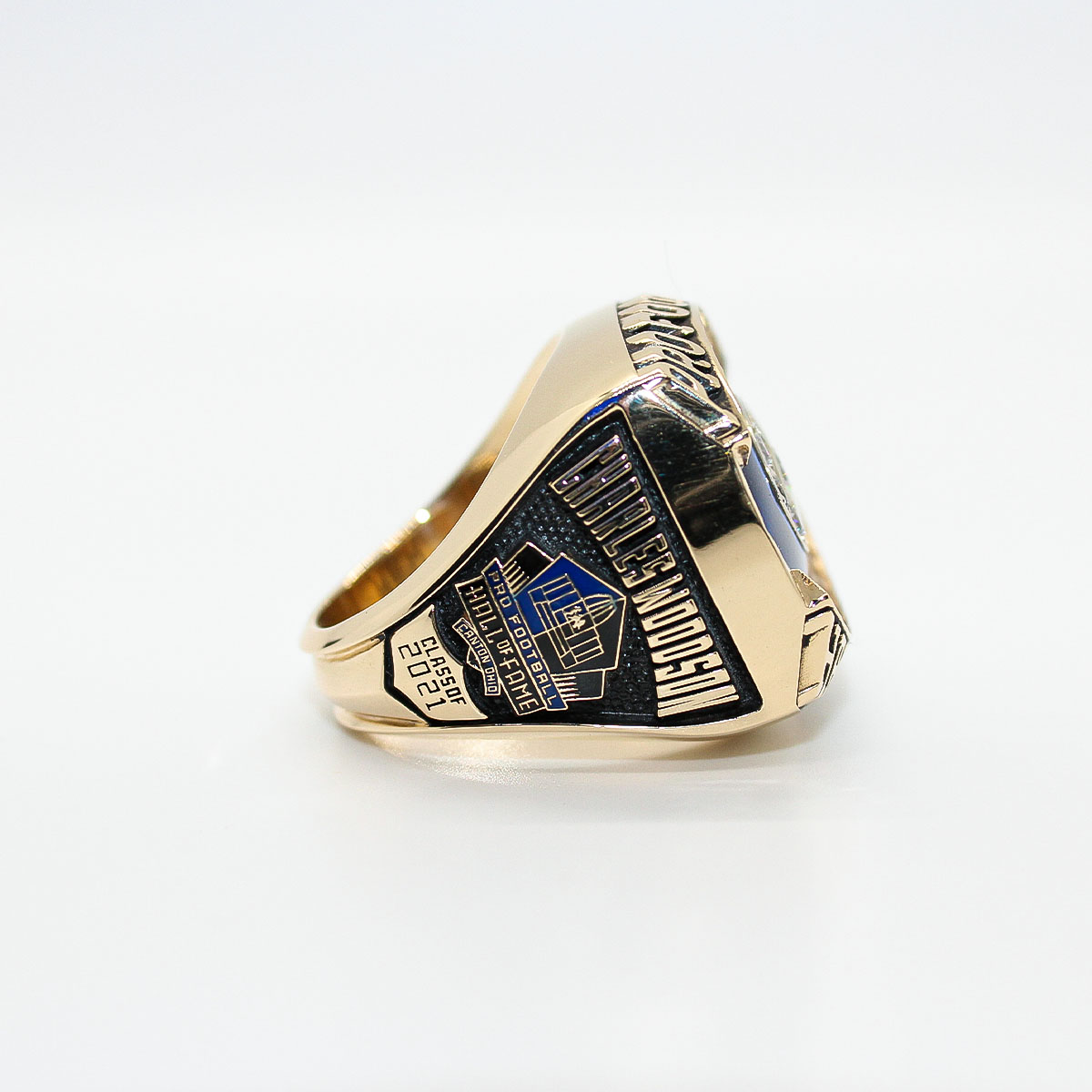 Raiders's tweet photo. A perfect accessory to the ascot💍

@CharlesWoodson will be presented with his Ring of Excellence on Sunday ✨ (via @ProFootballHOF) https://t.co/fSsaIrld2N