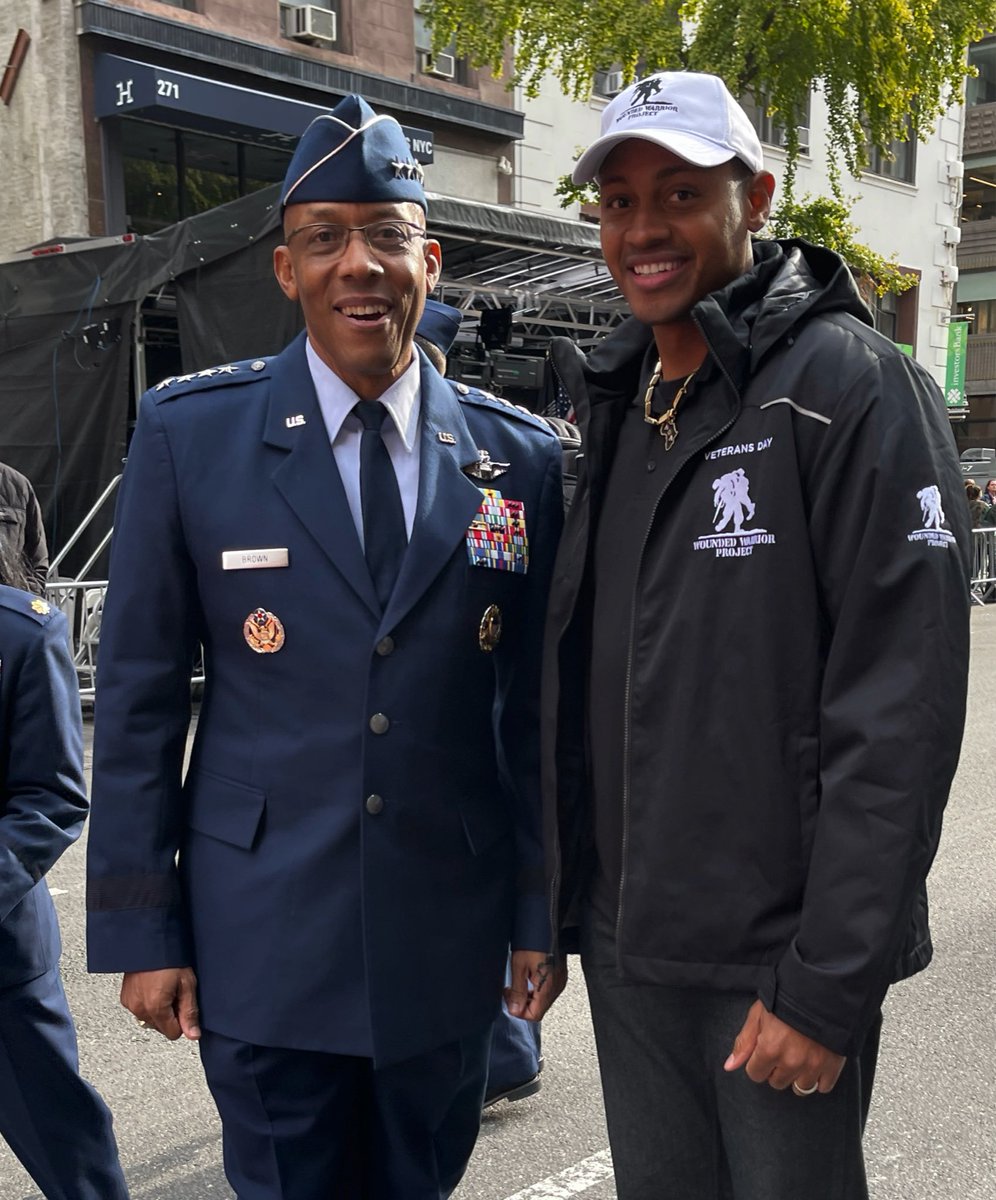 Honored to meet my Fraternity Brother and Chief of Staff, General Brown⠀
•⠀
•⠀
•⠀
•
•⠀
•⠀
.⁣

#militarylife #militarylove #usmilitaryacademy #usmilitary #veteranspark #veteran #veterans #supportthetroops #airforce 
#RetouchFactory #AKidFromAsburyPark #ΑΦΑ #ΚΙΛ