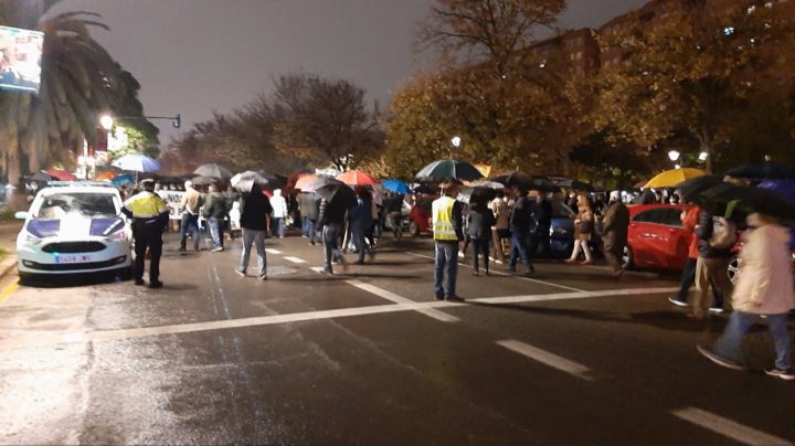 El derecho al descanso es un Derecho Universal. Apoyamos a los  vecindarios de Plaza Honduras, Cedro y Ciutat Jardín; necesitamos  medidas urgentes. 👥👥👥✊
#FederaciónVecinalVLC