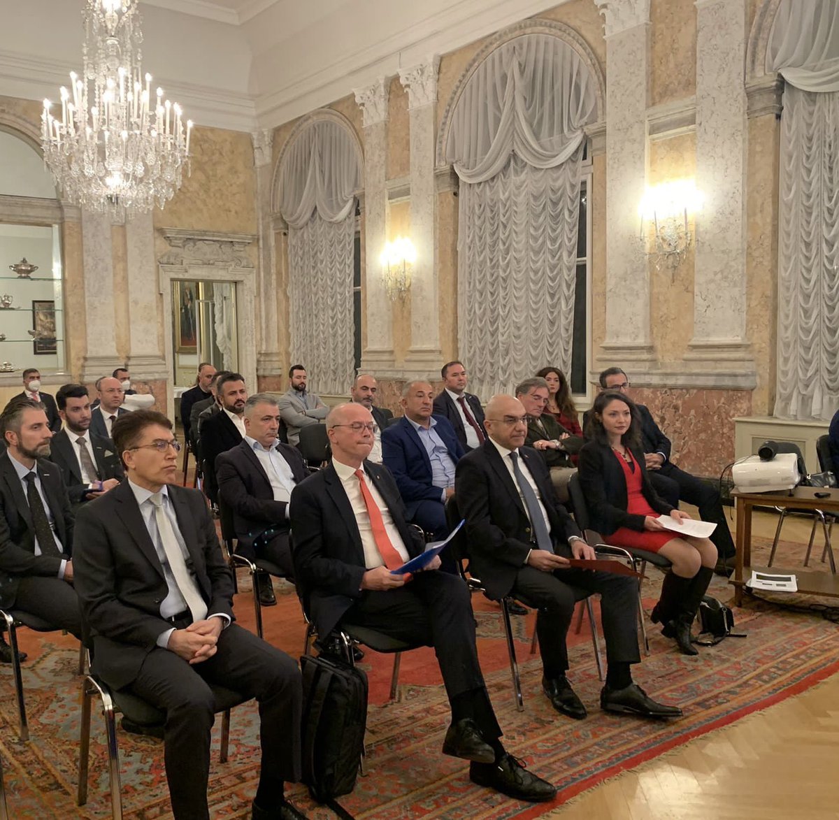 TC_ViyanaBE's tweet photo. Avusturya Ticaret Odası ile Ticaret Müşavirliğimizin ortaklaşa organize ettikleri “Türkiye ve Avusturya’da ihracata yönelik devlet destekleri” semineri @TC_Viyana Büyükelçiliğimizde gerçekleştirildi. https://t.co/aXpzYd0xfY