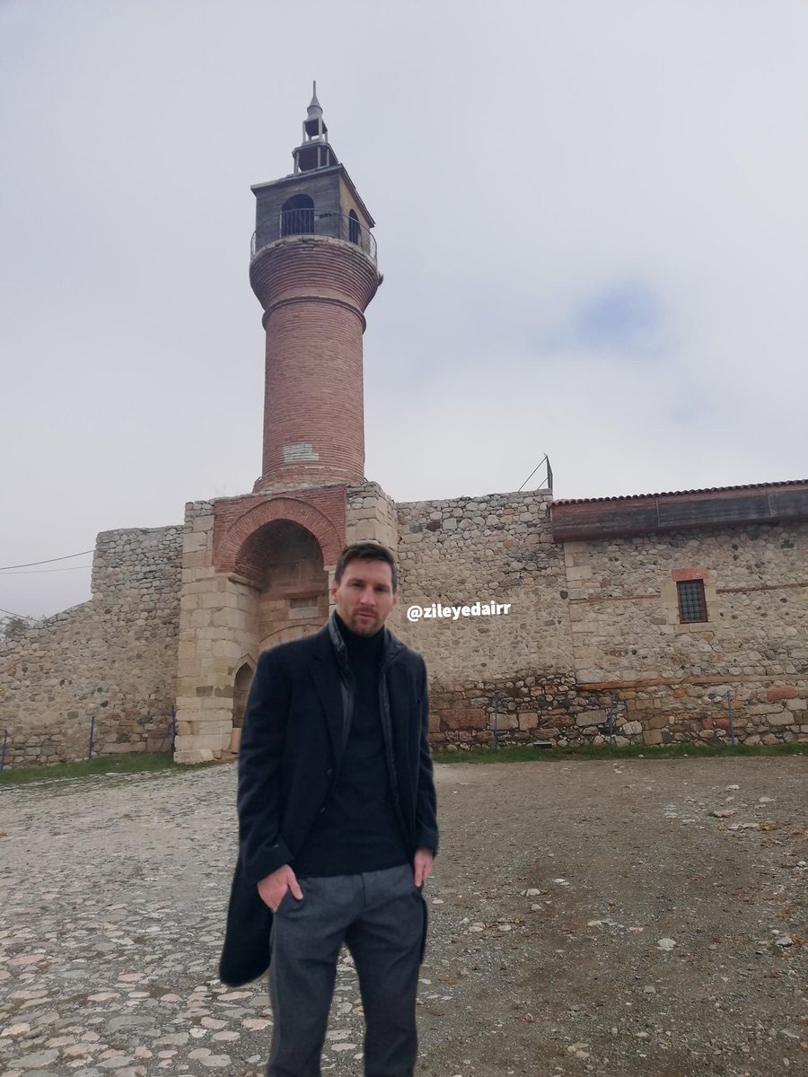 Ayaklarına sağlık #Messi yine bekleriz. ❤️