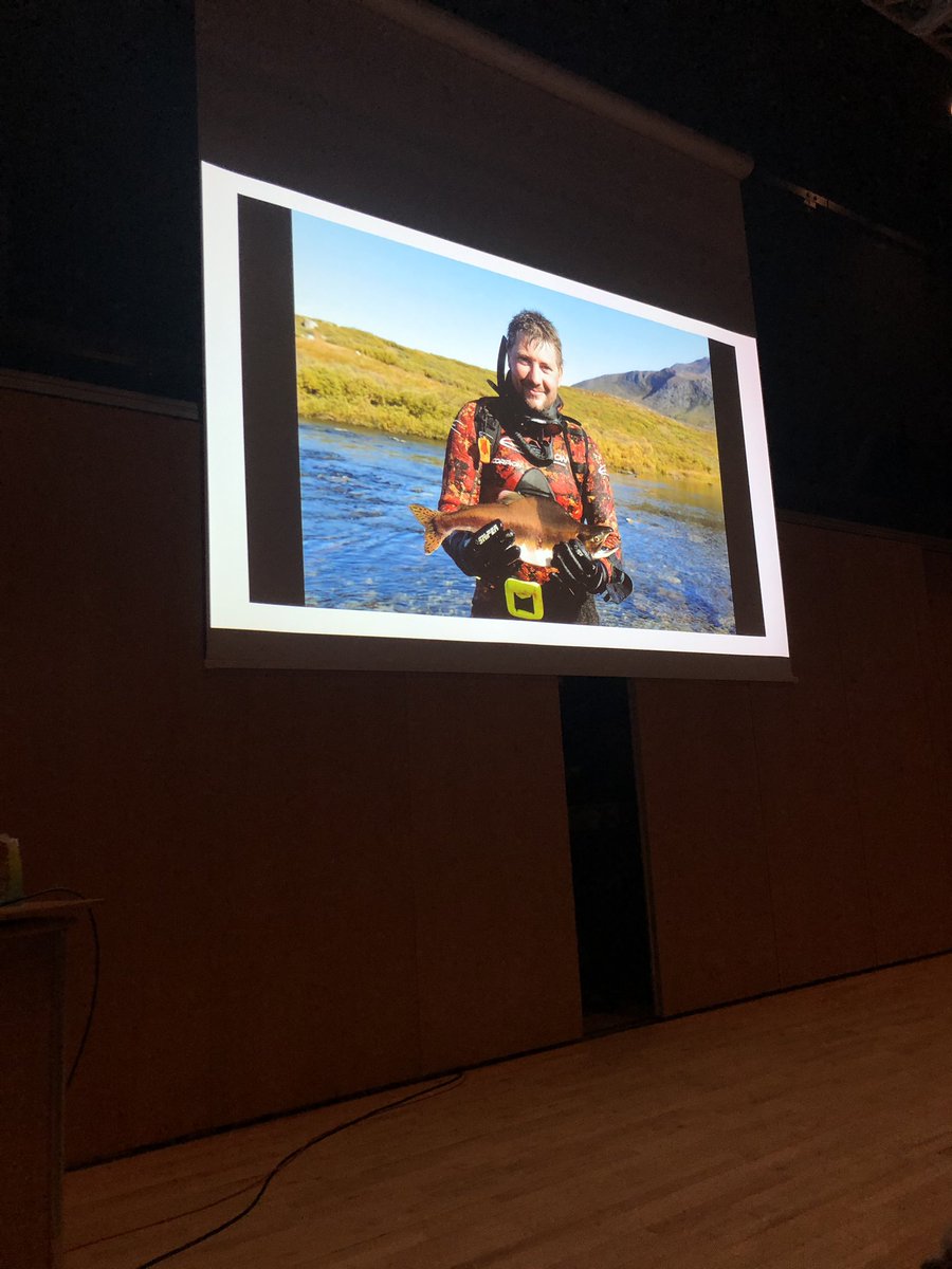 Fascinerende historier bag forskningsbillederne af Eva Garde, Fernando Ugarte og Julius Nielsen i Katuaq! 📸🐋 // Fascinating to hear the stories and information behind the research images of Eva Garde, Fernando Ugarte and Julius Nielsen at Katuaq! #greenlandscienceweek #gsw2021