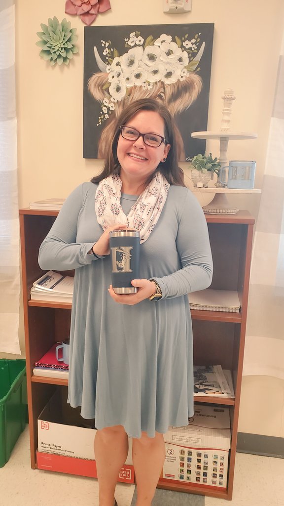 ARichardsonCCS's tweet photo. Congratulations to our Mavericks of the Month, Mrs. Lord &amp; Mrs. Sims. Your colleagues thought very highly of you and we couldn't agree more. 

@hickoryridgemid @TimTaylorHiRMS  

#MaverickOfTheMonth #HickoryRidge #MiddleSchool #PrincipalIntern #adminINtraining https://t.co/qqS2vopteL
