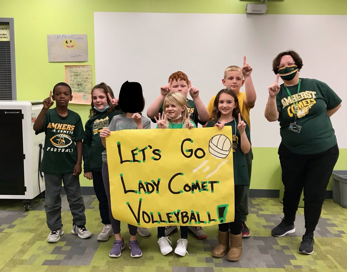 Bruck3rd's tweet photo. @ladycometsvball Thank you for an incredible season! You're number 1 to us!😀😃 https://t.co/ML9dbHAprd